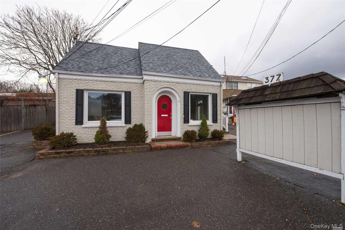 Exterior, Facade, Cape Cod