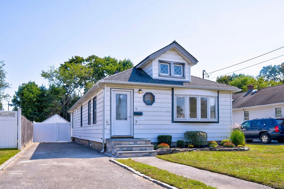 Exterior, Facade, Cape Cod