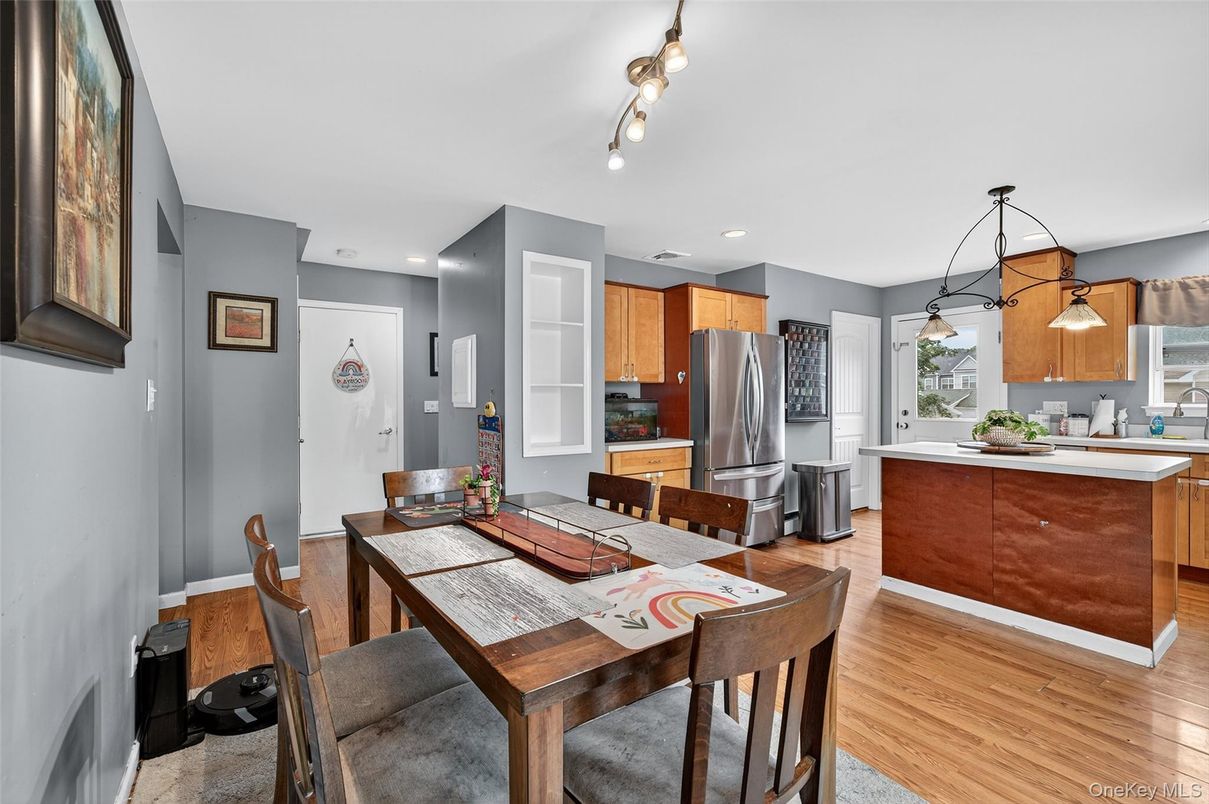 Dining room, Interior, Kitchen, Pendant Lights, Recessed Lighting, Stainless Steel Appliances, Wood Texture Flooring