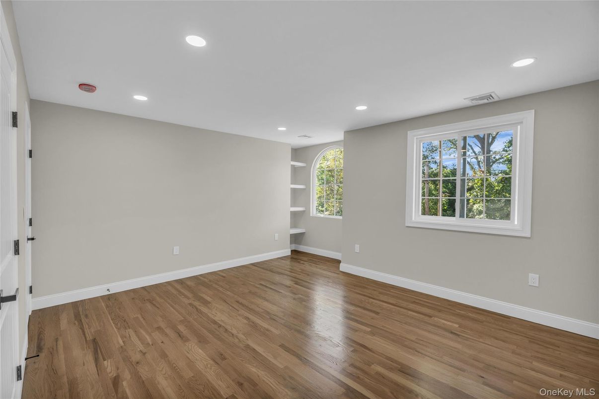 Empty room, Interior, Recessed Lighting, Wood Texture Flooring