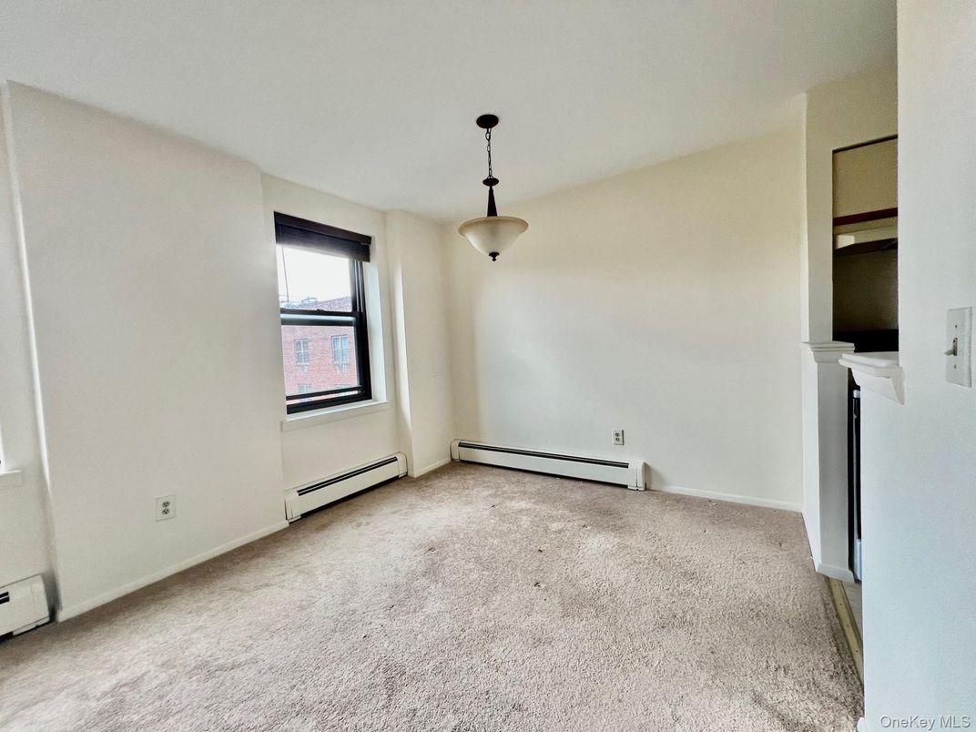 Empty room, Interior, Pendant Lights