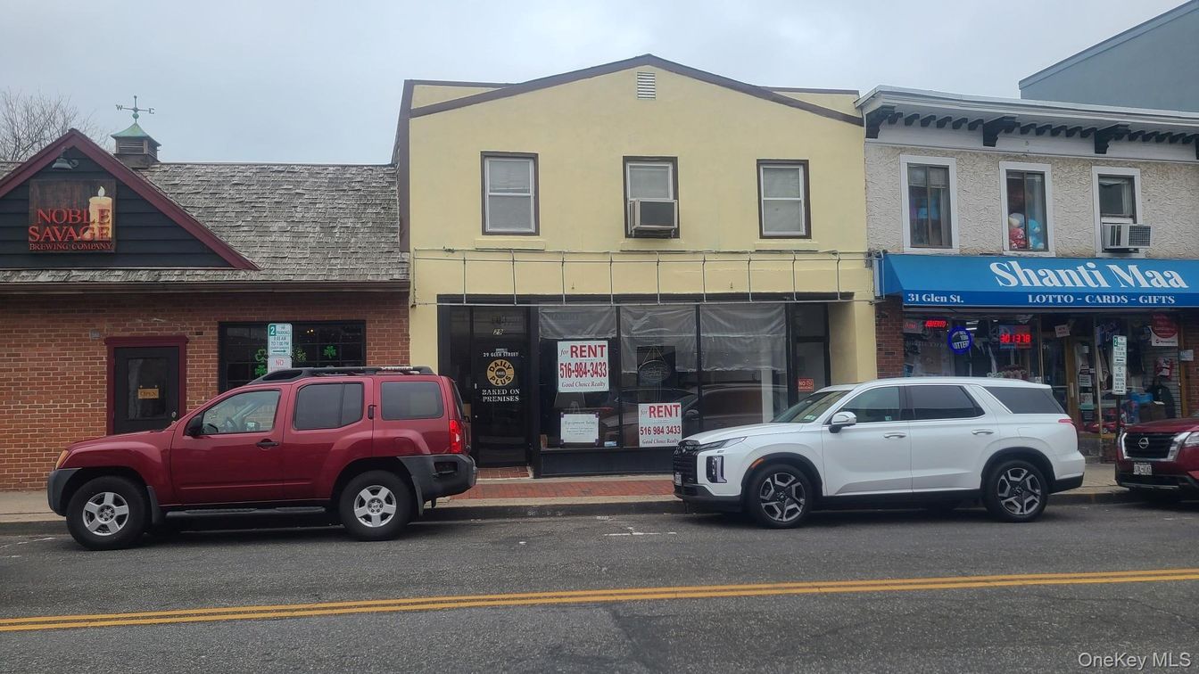 Exterior, Facade, Brick Facade, Rowhouse