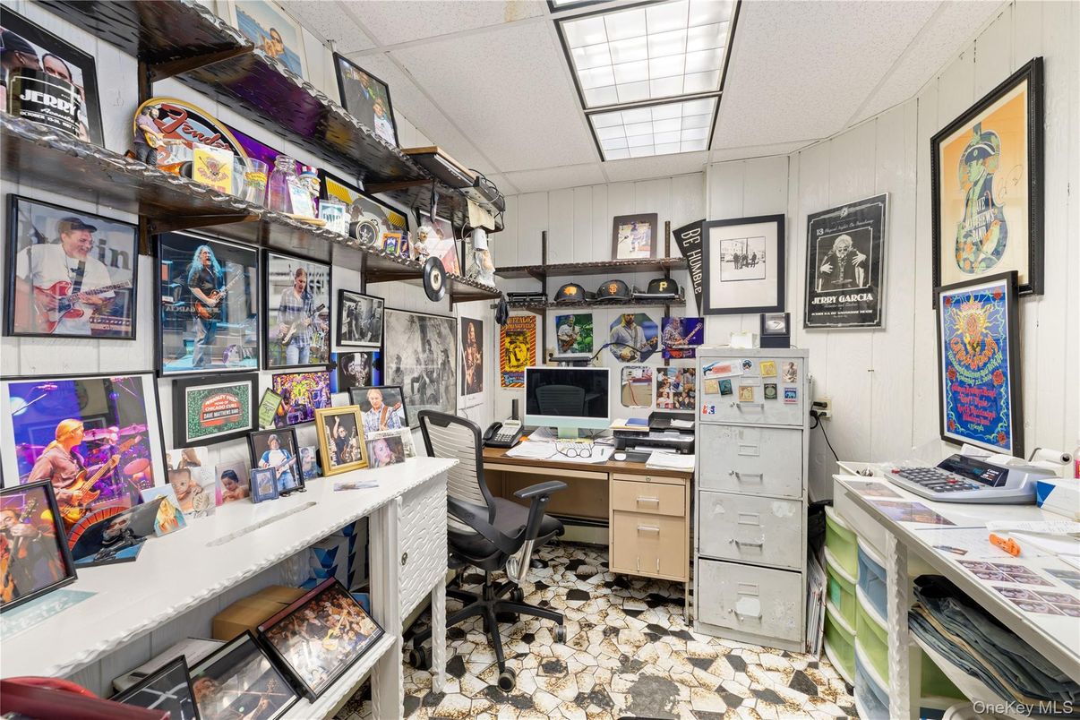 Home Office, Interior