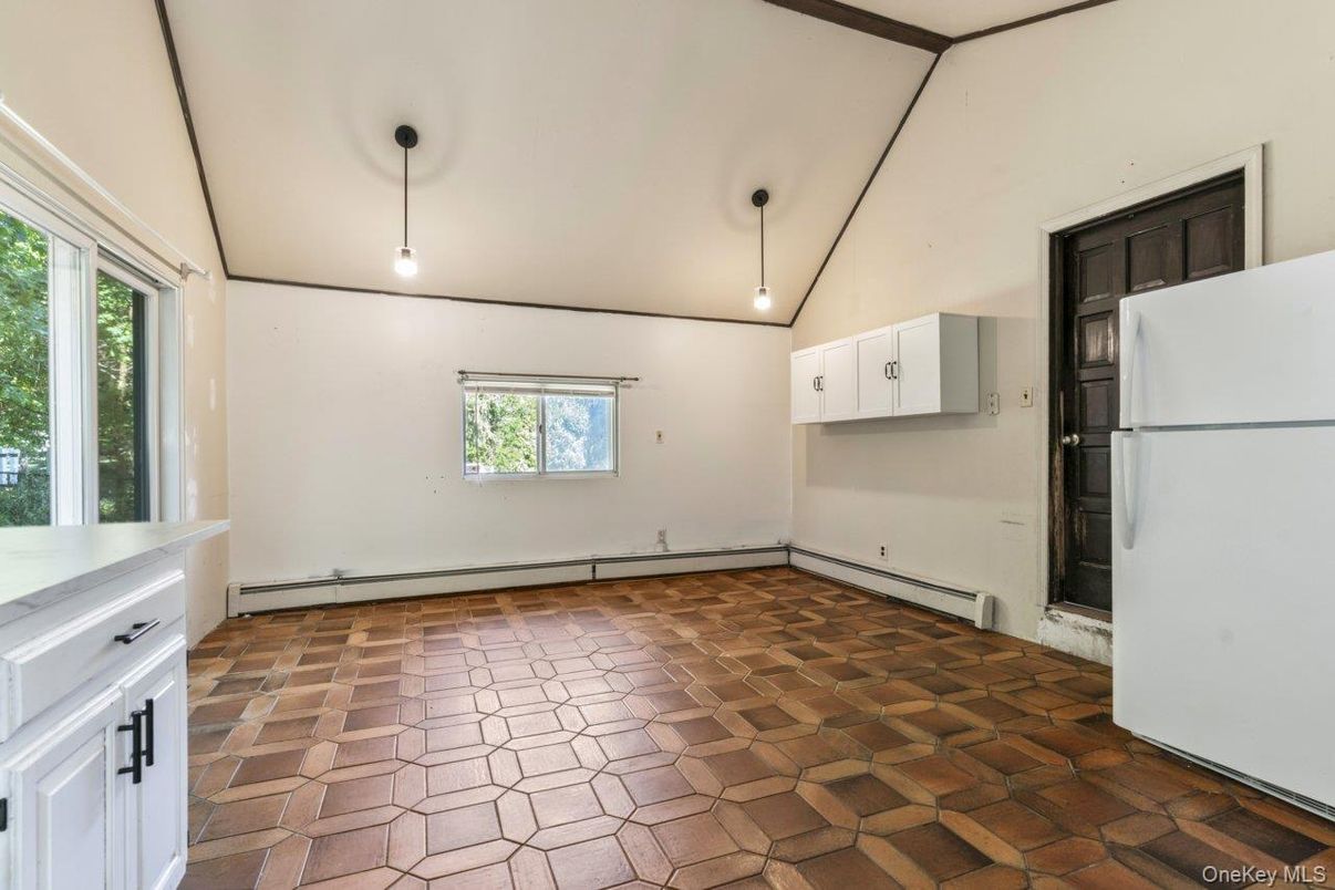 Empty room, Interior, Kitchen, Pendant Lights