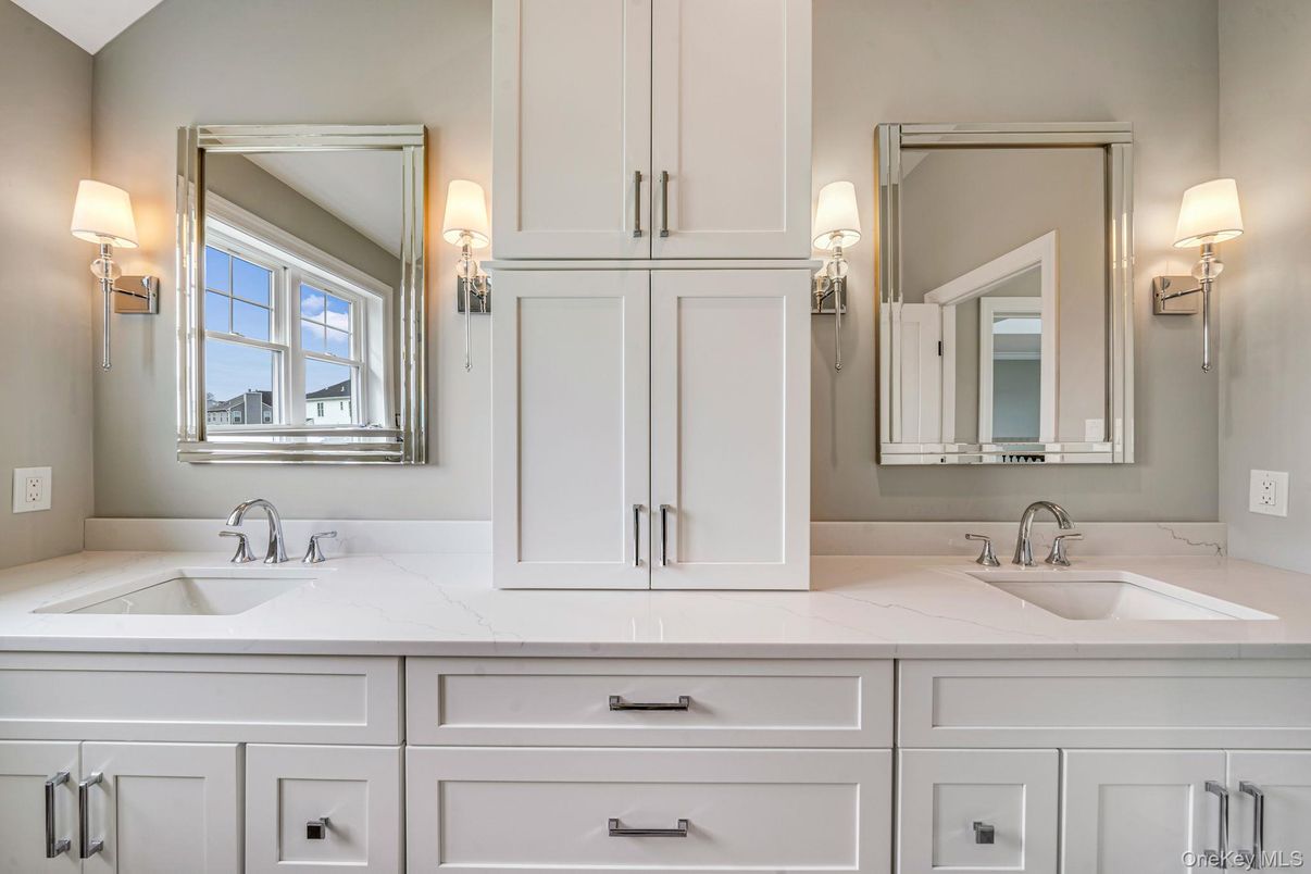 Bathroom, Dual Sink Vanities, Interior