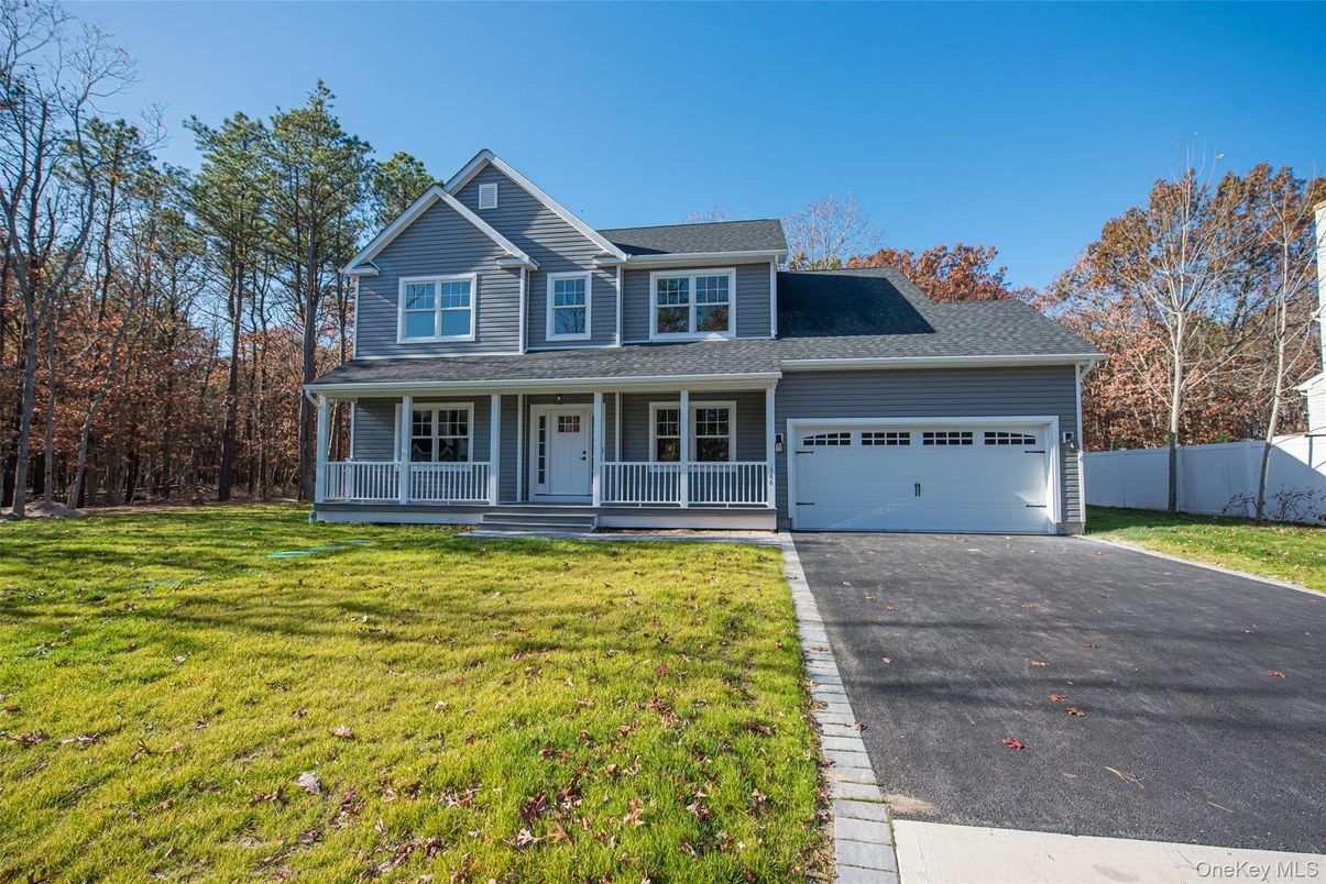 Attached, Exterior, Facade, Farmhouse