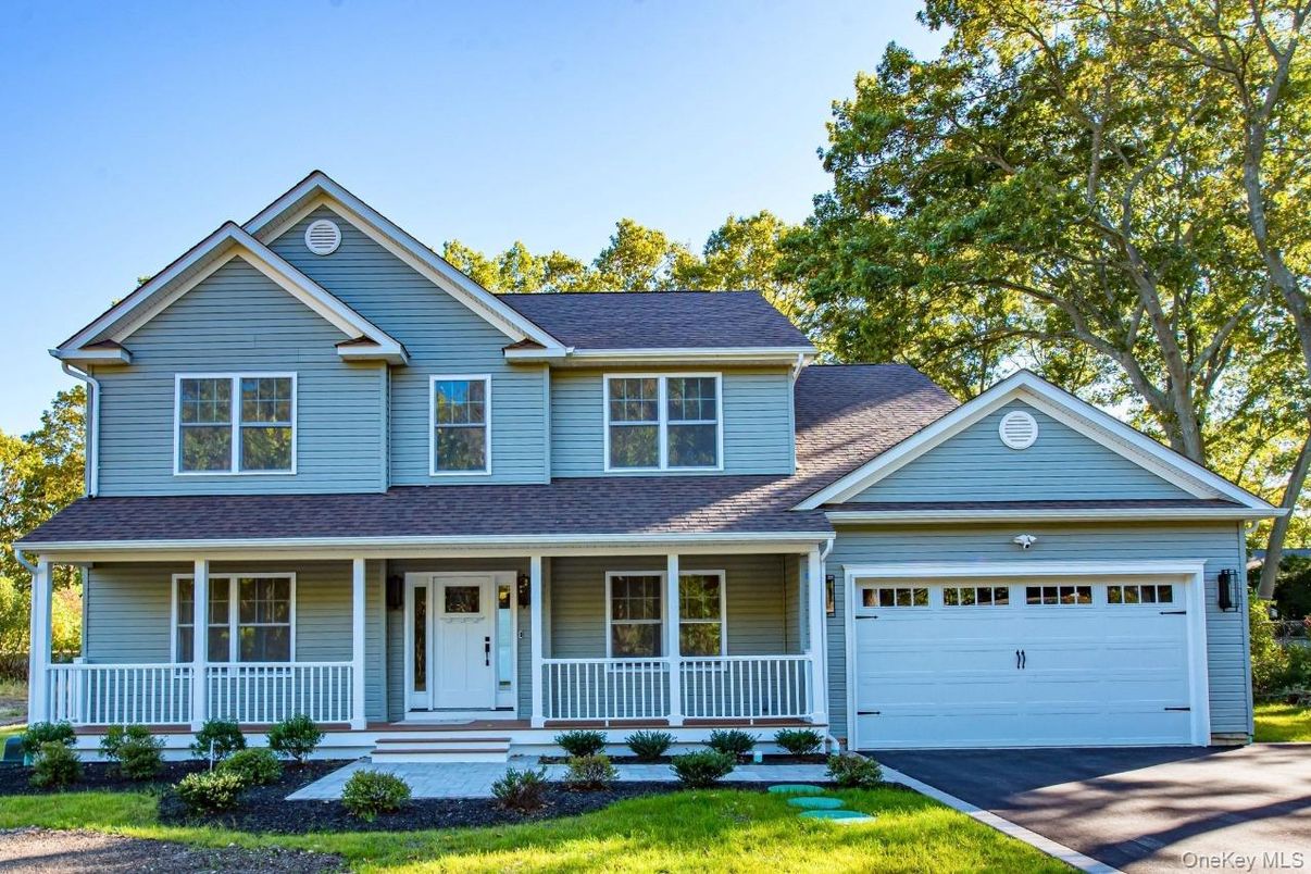 Attached, Exterior, Facade, Farmhouse