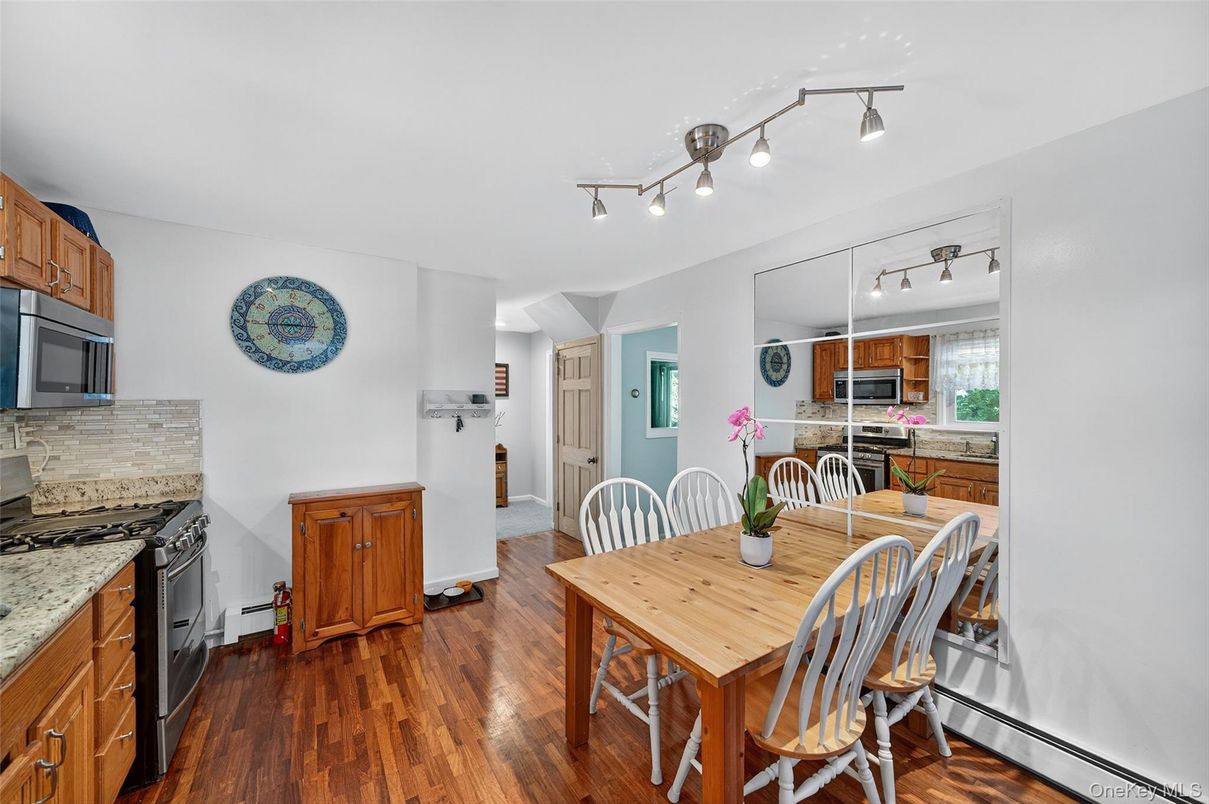 Dining room, Interior, Kitchen, Stainless Steel Appliances, Wood Texture Flooring