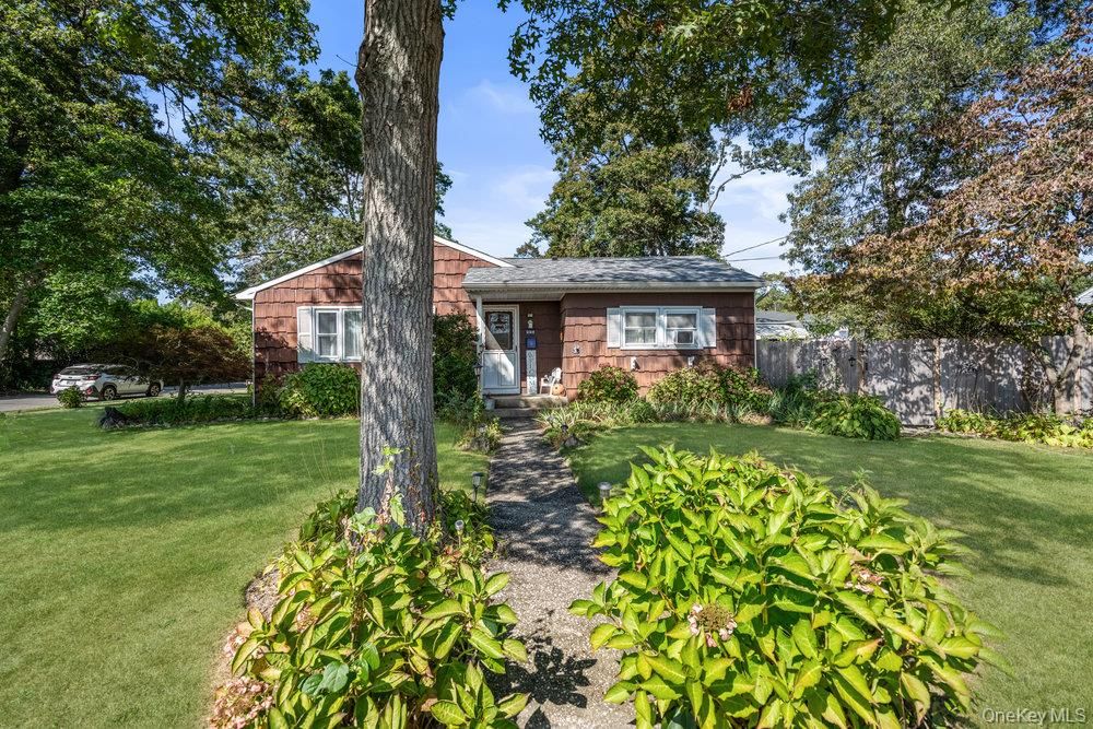 Backyard, Exterior, Facade, Brick Facade, Ranch