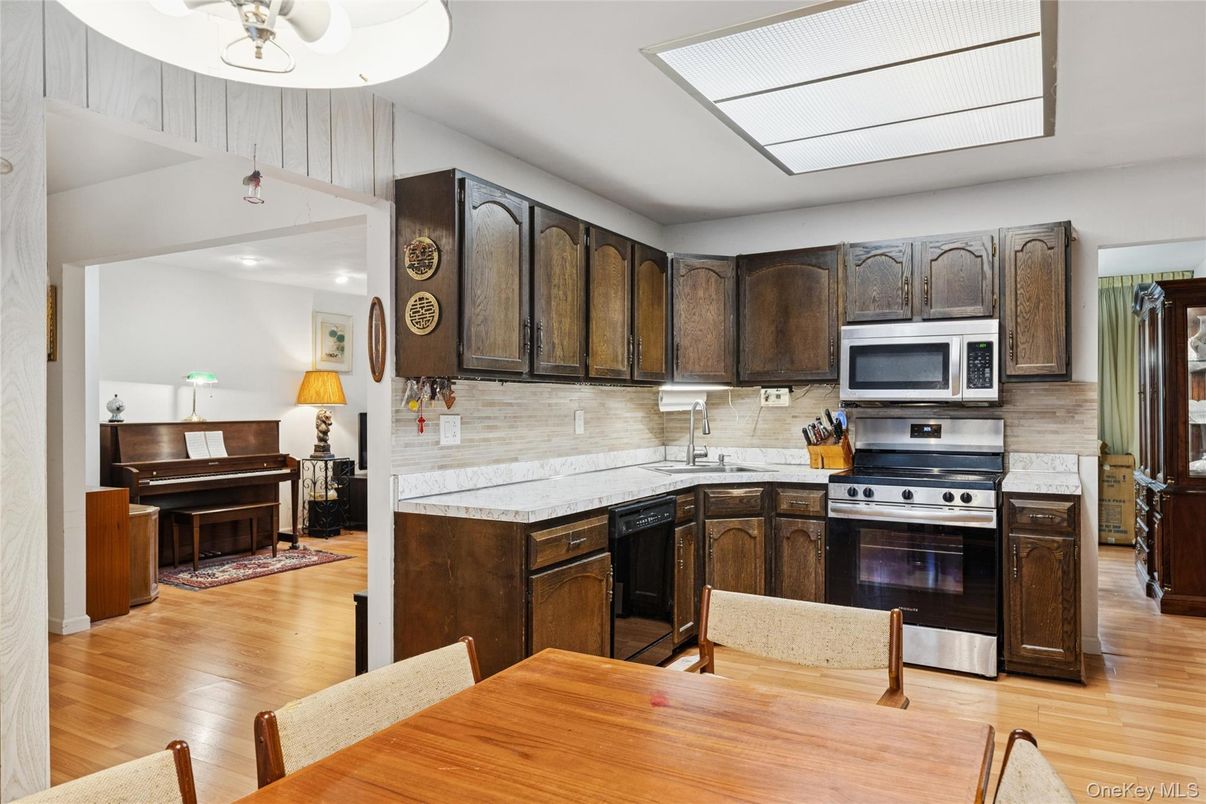 Interior, Kitchen, Piano, Stainless Steel Appliances, Wood Texture Flooring