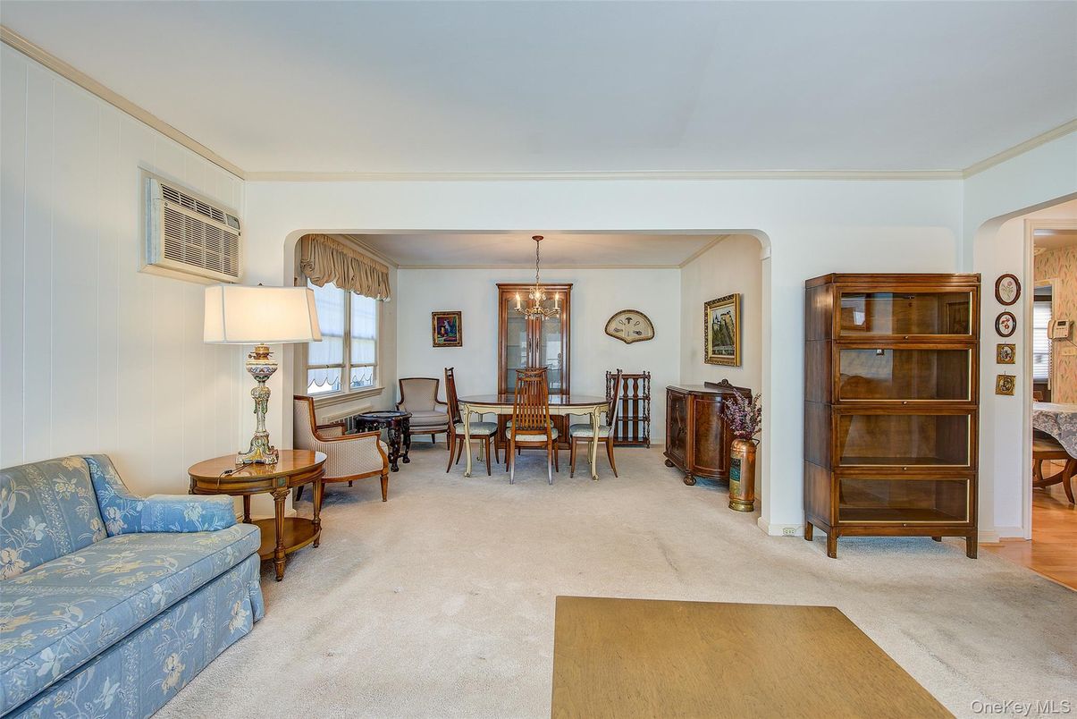 Chandelier, Dining room, Interior, Living room