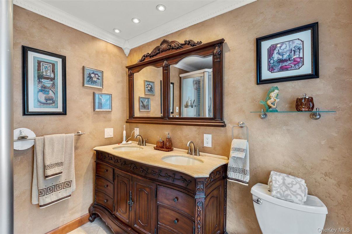 Bathroom, Dual Sink Vanities, Interior, Recessed Lighting