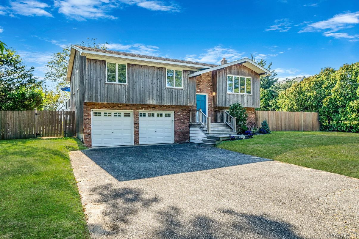 Attached, Exterior, Facade, Brick Facade, Raised Ranch