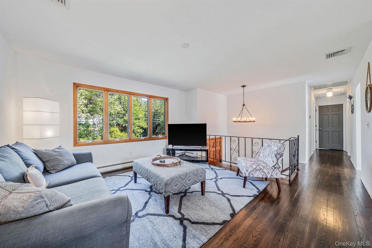 Interior, Living room, Pendant Lights, Wood Texture Flooring