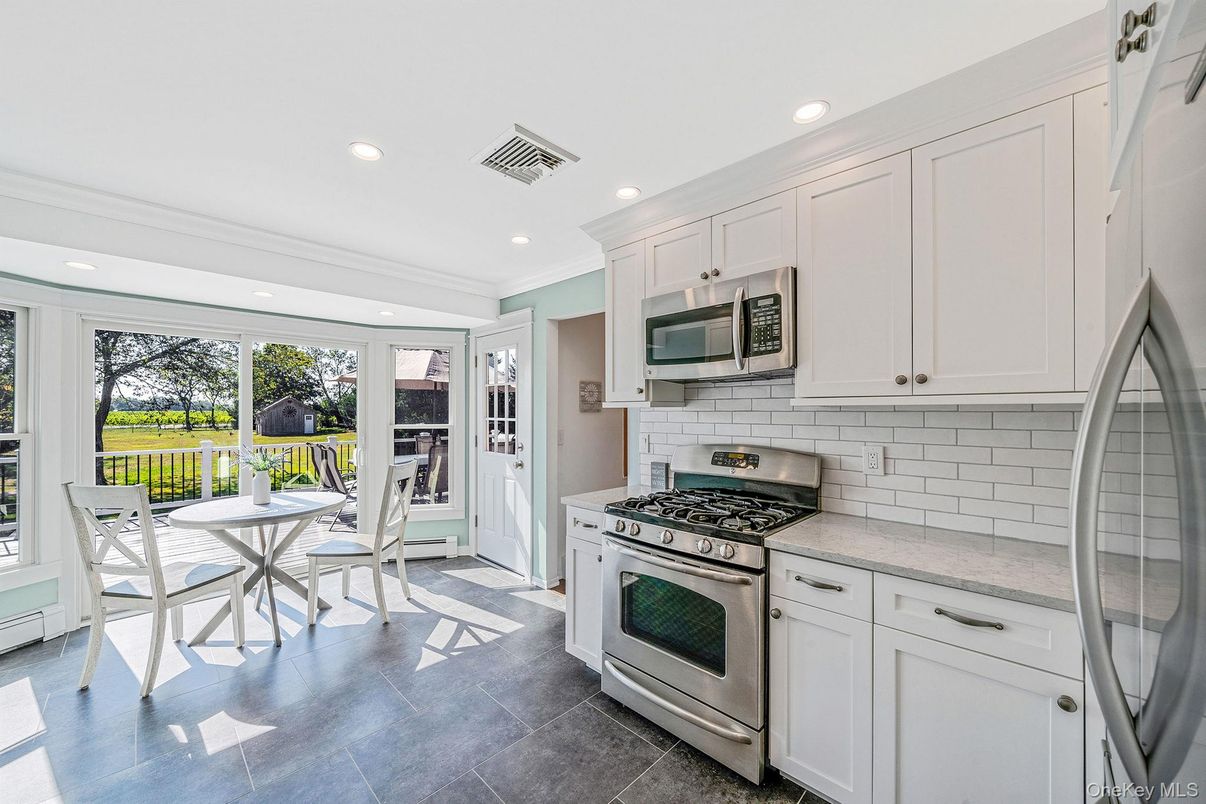 Dining room, Interior, Kitchen, Recessed Lighting, Stainless Steel Appliances