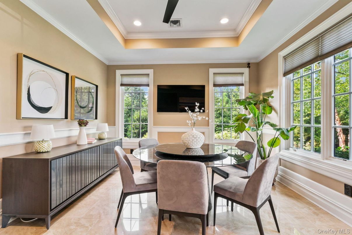 Dining room, Interior, Recessed Lighting