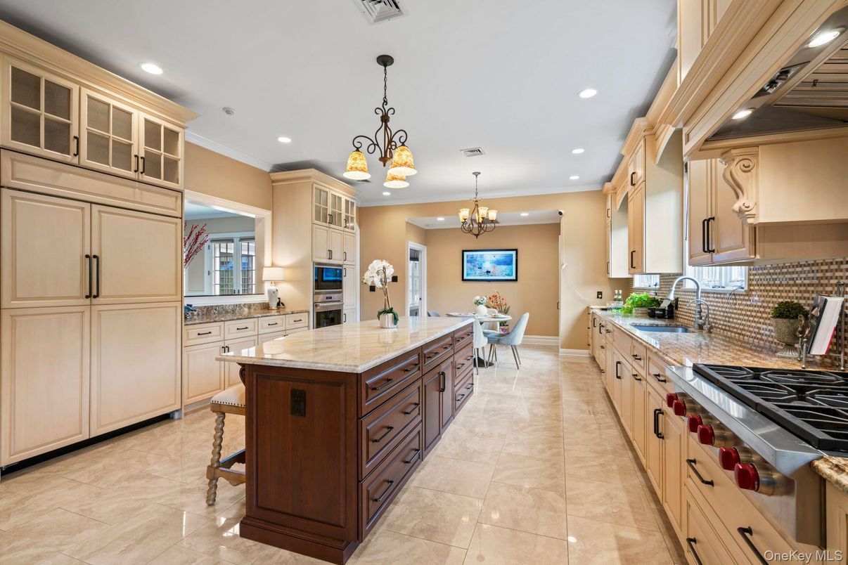 Chandelier, Dining room, Interior, Kitchen, Recessed Lighting, Stainless Steel Appliances