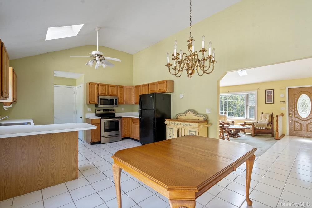 Chandelier, Dining room, Interior, Kitchen, Stainless Steel Appliances