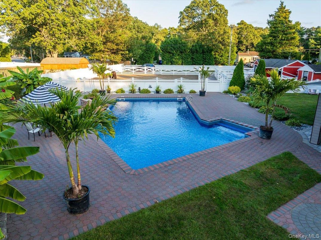 Exterior, Pool