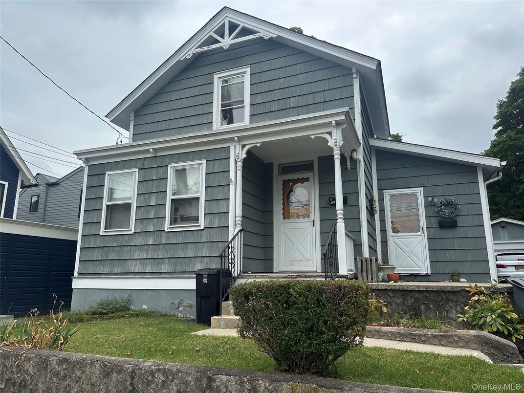 Exterior, Facade, Queen Anne Victorian