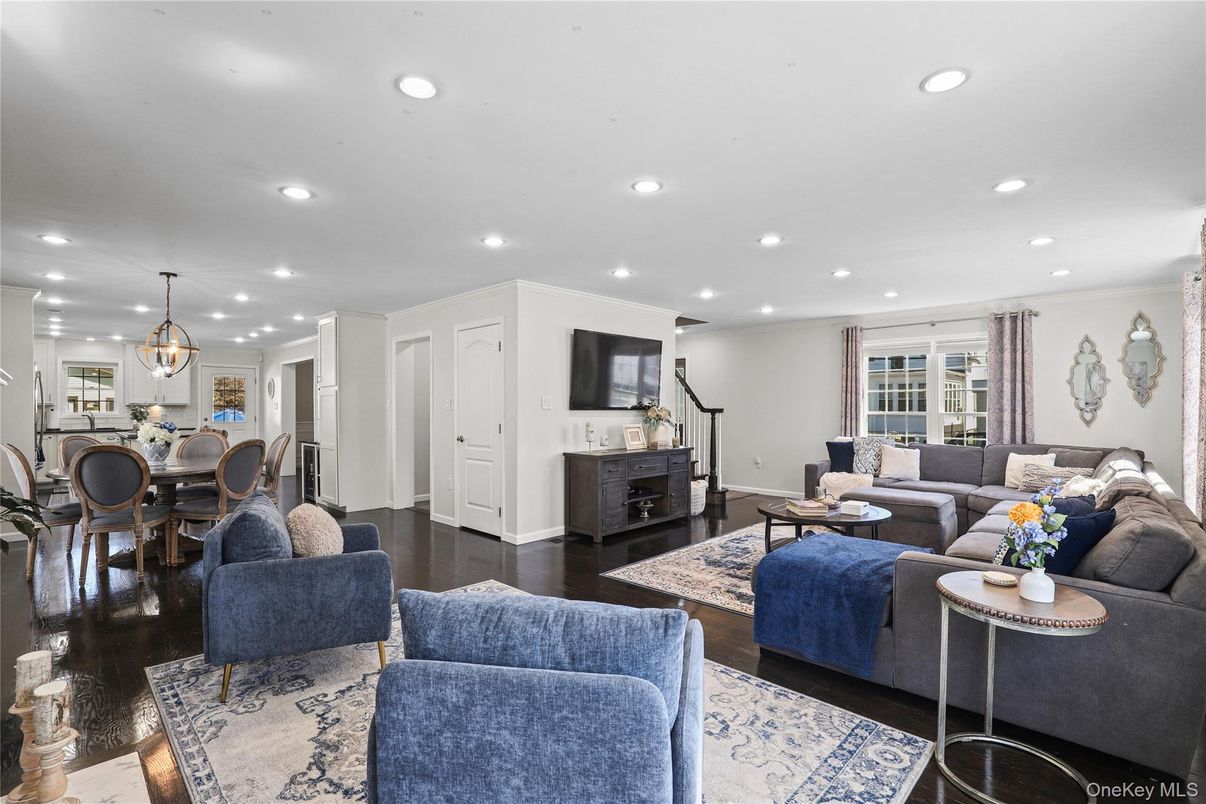 Dining room, Interior, Living room, Pendant Lights, Recessed Lighting, Wood Texture Flooring