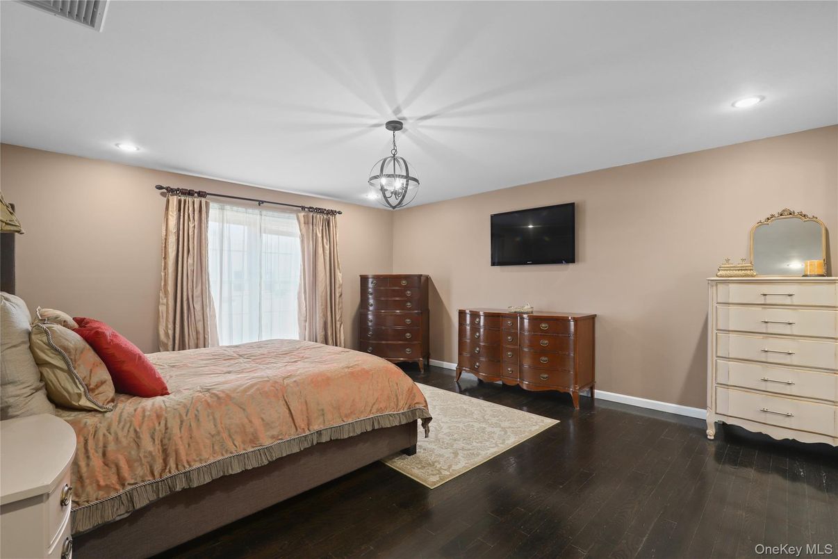 Bedroom, Interior, Pendant Lights, Recessed Lighting, Wood Texture Flooring