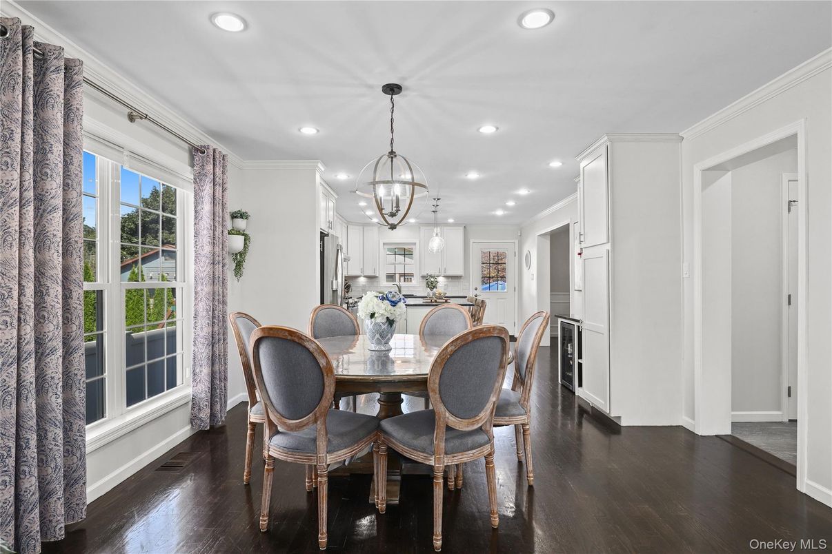 Chandelier, Dining room, Interior, Kitchen, Pendant Lights, Recessed Lighting, Wood Texture Flooring
