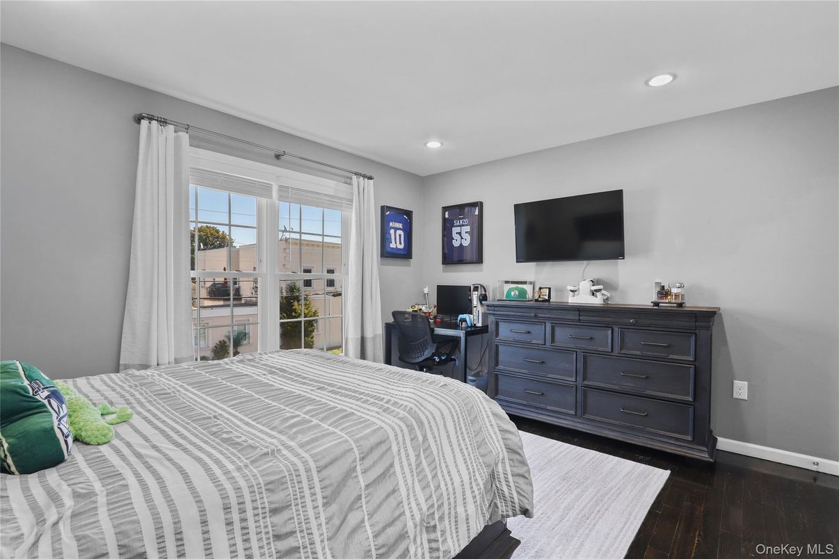 Bedroom, Home Office, Interior, Recessed Lighting, Wood Texture Flooring