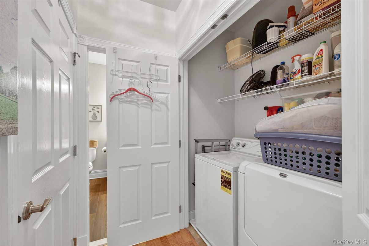 Interior, Washer, Wood Texture Flooring