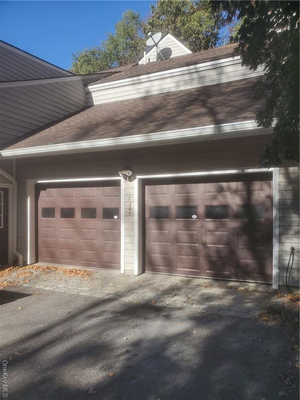Detached Garage, Exterior