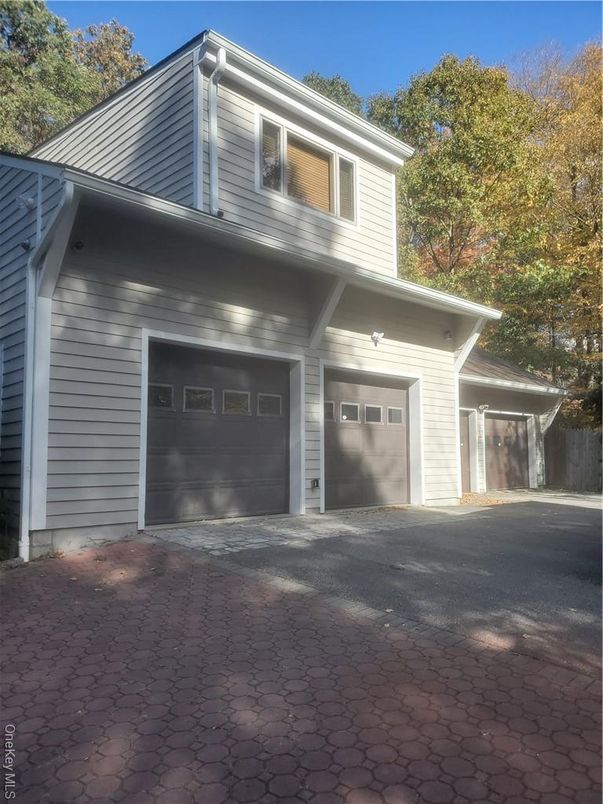 Attached, Exterior, Facade, Modern