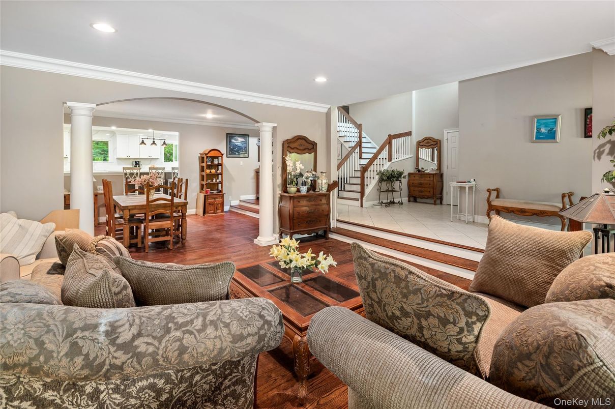 Dining room, Interior, Living room, Recessed Lighting, Wood Texture Flooring