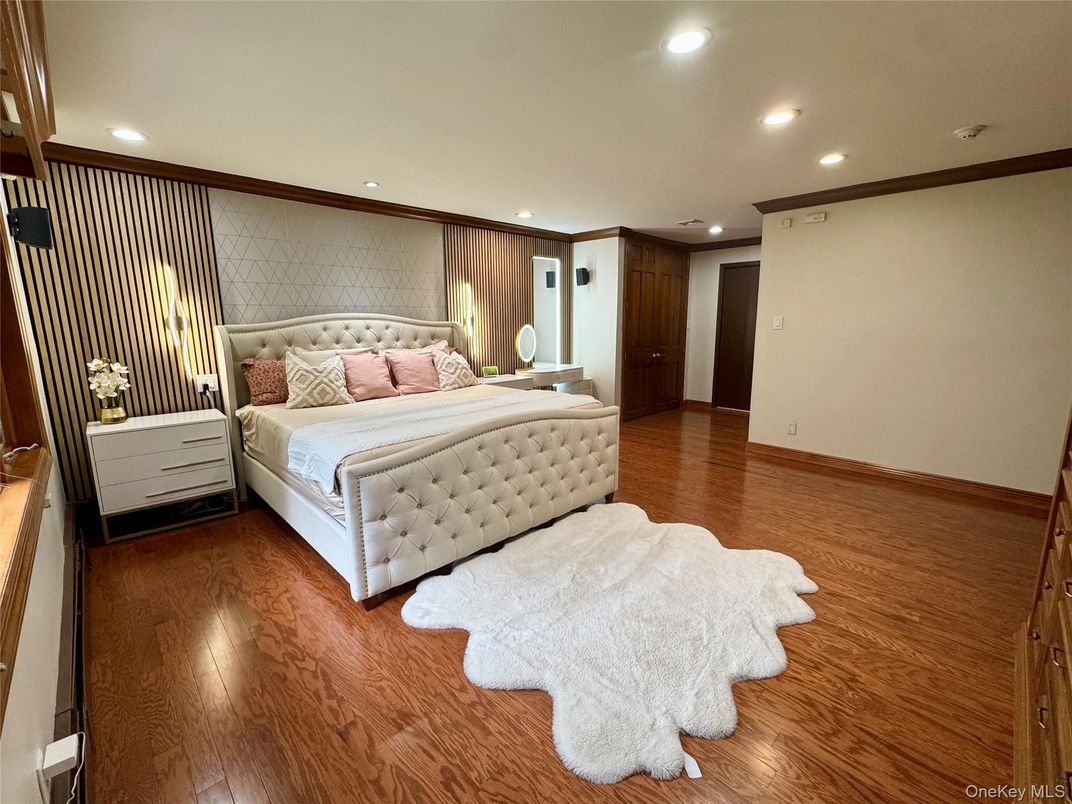 Bedroom, Interior, Recessed Lighting, Wood Texture Flooring