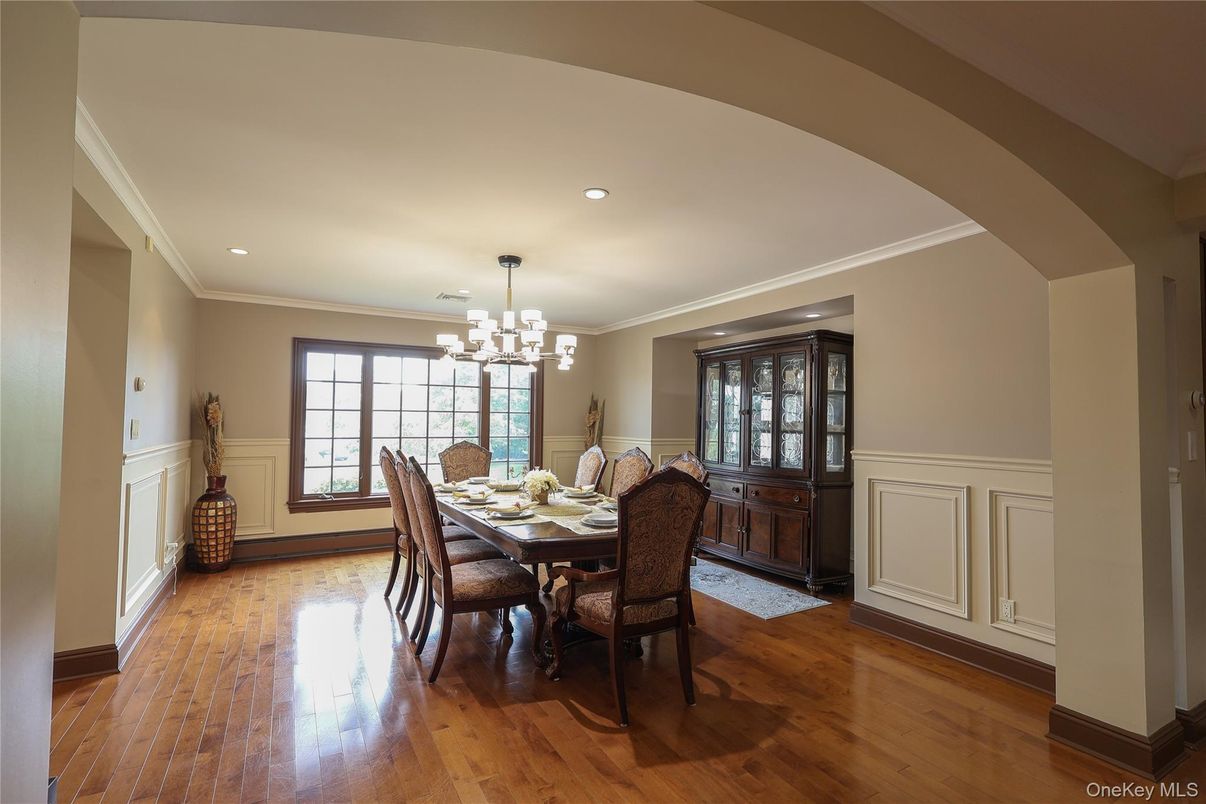 Chandelier, Dining room, Interior, Recessed Lighting, Wood Texture Flooring