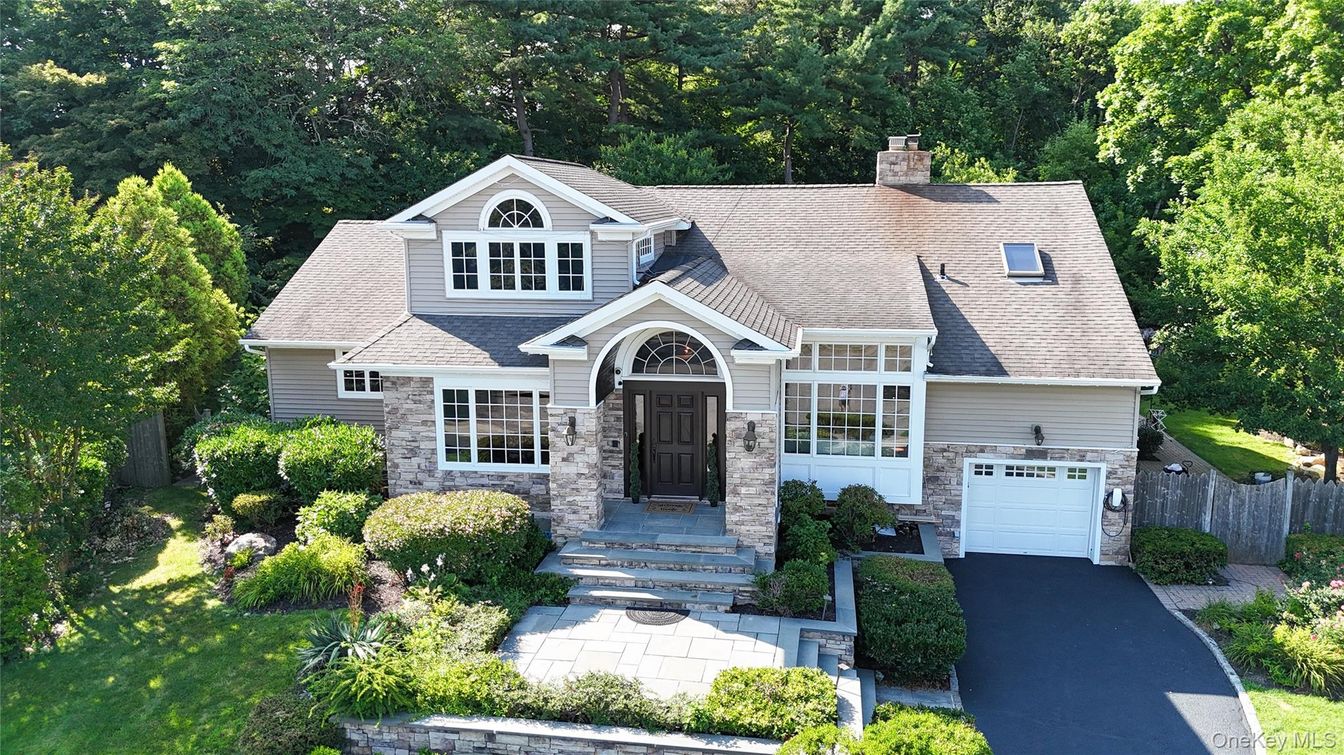 Attached, Exterior, Facade, Cape Cod