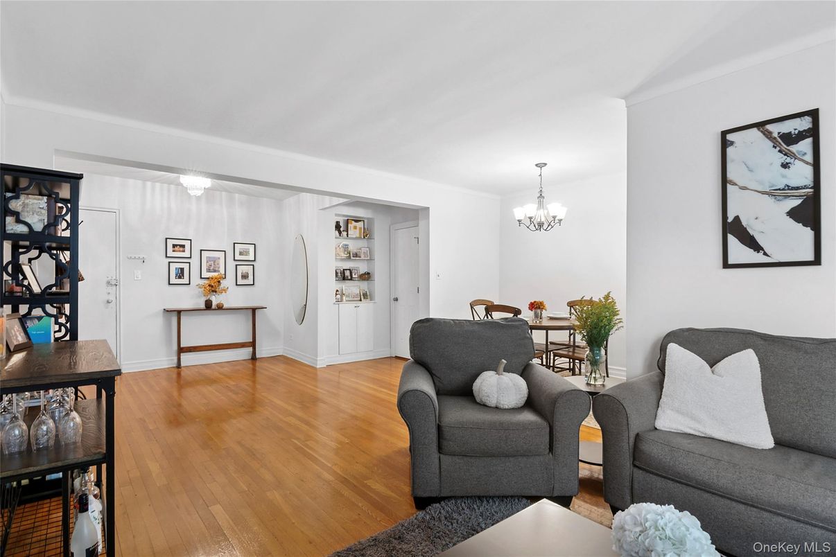 Chandelier, Dining room, Interior, Living room, Wood Texture Flooring