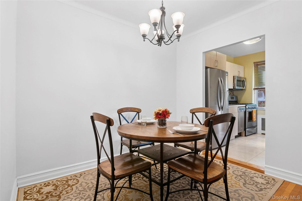 Chandelier, Dining room, Interior, Kitchen, Stainless Steel Appliances, Wood Texture Flooring