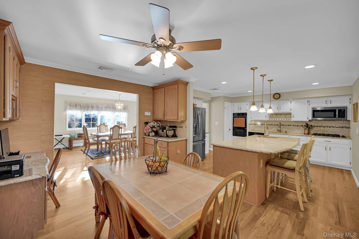 Chandelier, Dining room, Interior, Kitchen, Pendant Lights, Recessed Lighting, Stainless Steel Appliances, Wood Texture Flooring