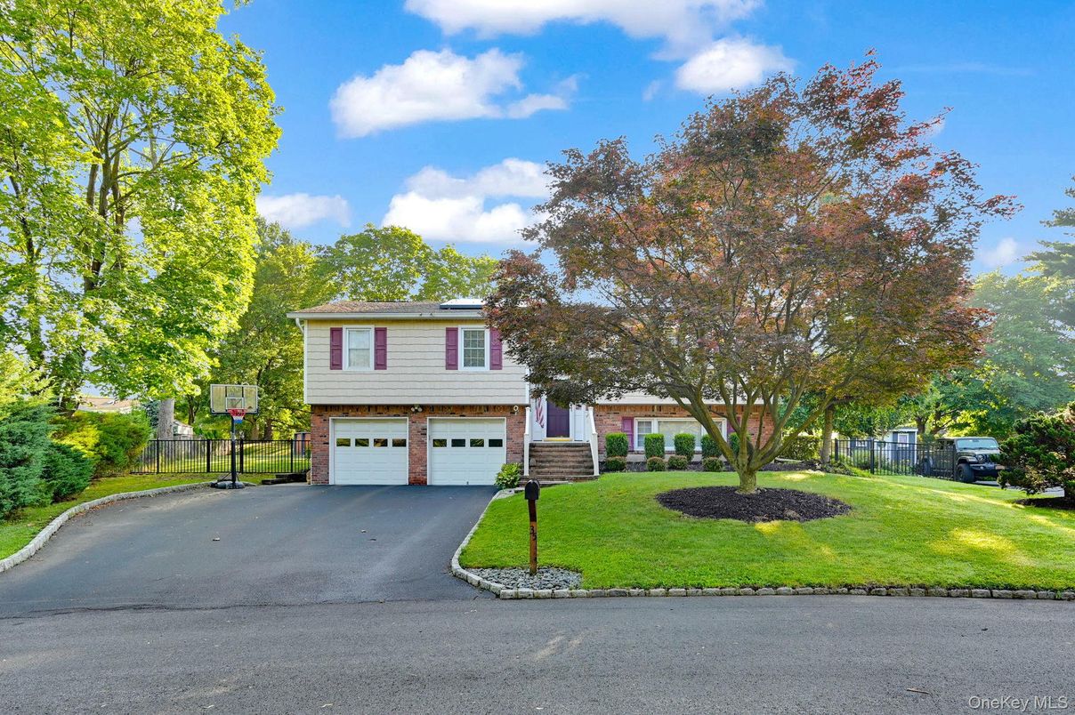 Attached, Exterior, Facade, Raised Ranch