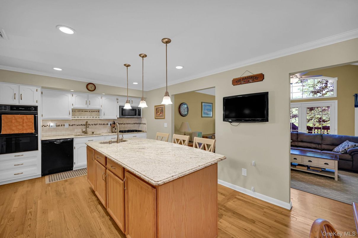 Dining room, Interior, Kitchen, Living room, Pendant Lights, Recessed Lighting, Wood Texture Flooring