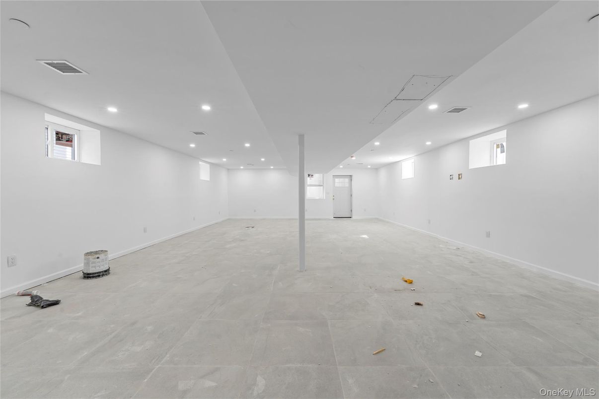 Empty room, Interior, Recessed Lighting
