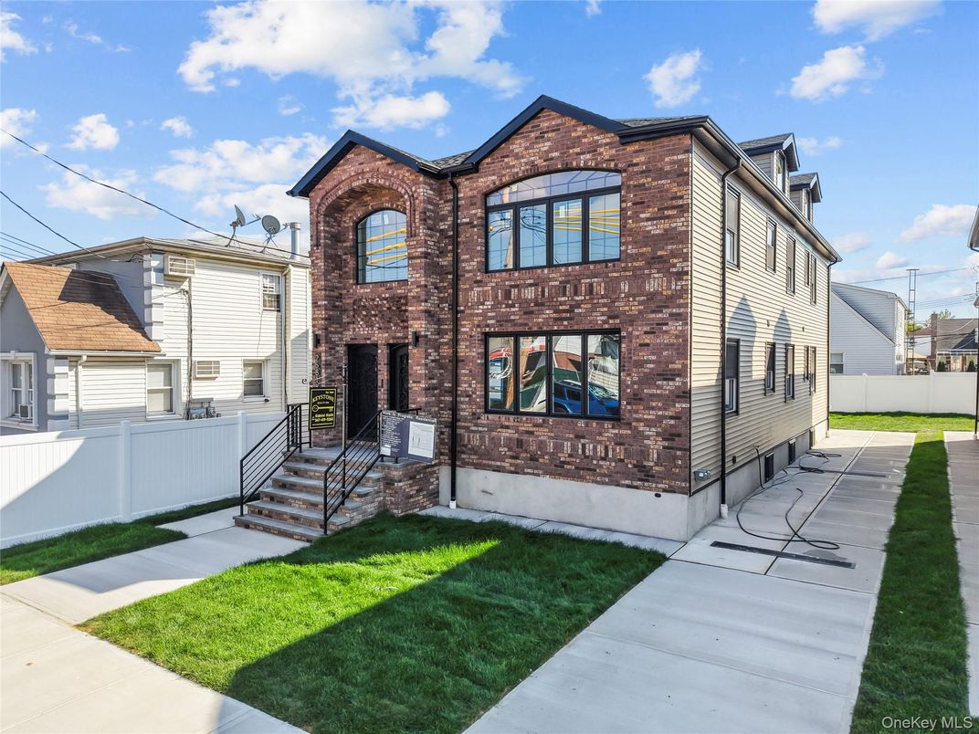 Backyard, Exterior, Facade, Brick Facade, Rowhouse