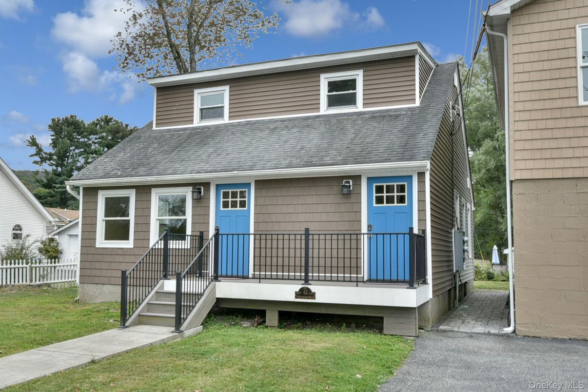 Exterior, Facade, American Foursquare