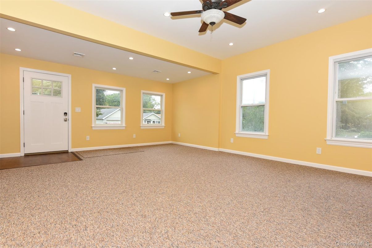 Empty room, Interior, Recessed Lighting