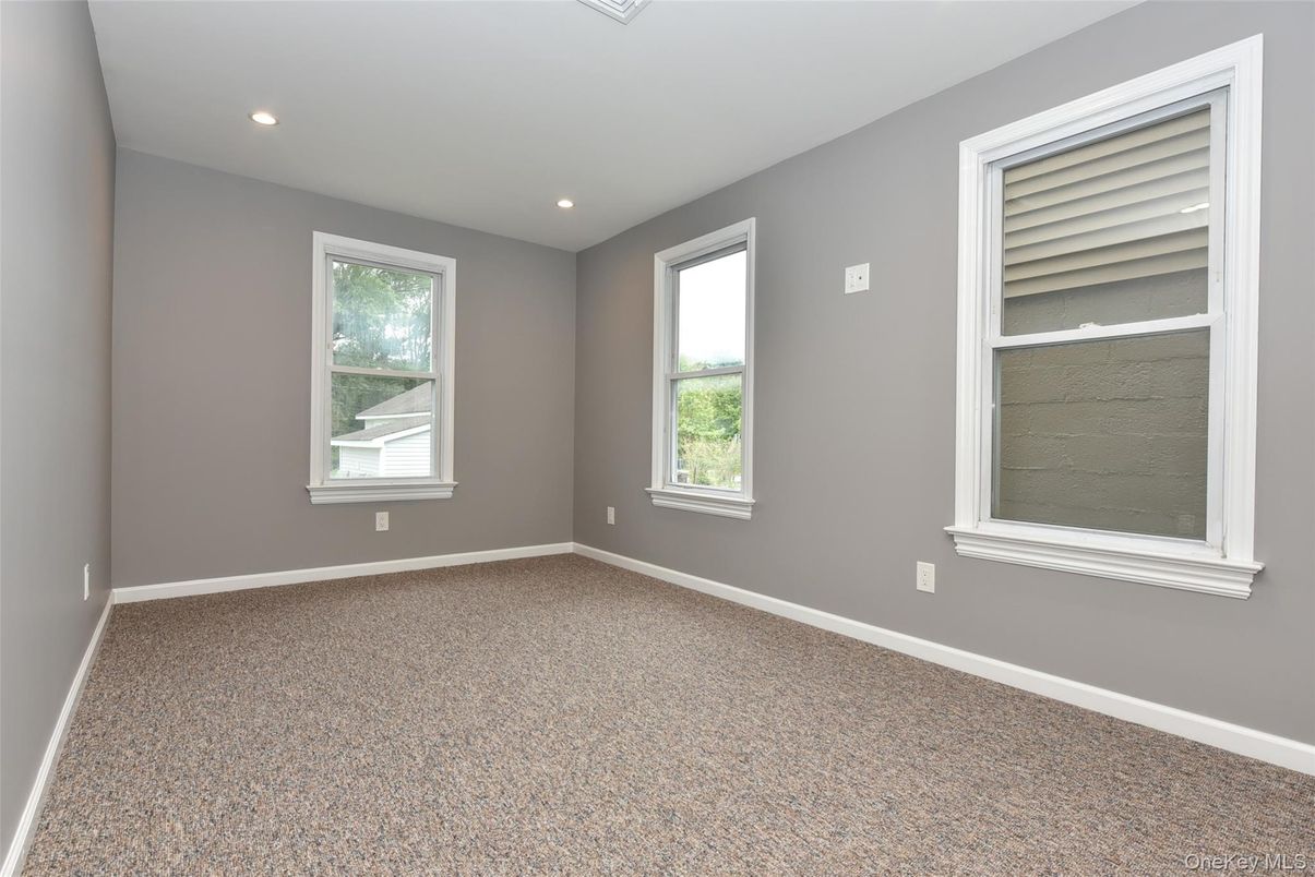 Empty room, Interior, Recessed Lighting