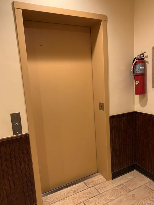 Elevator, Interior, Wood Texture Flooring