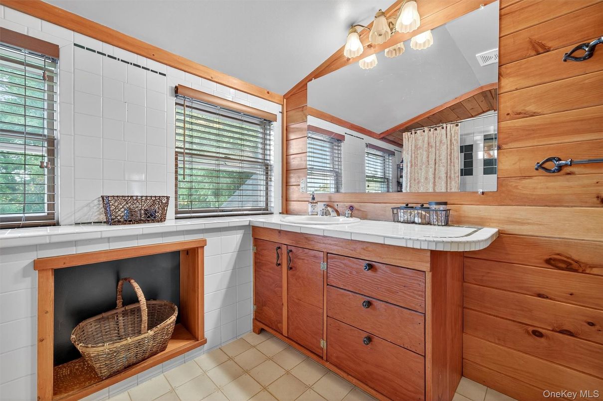 Bathroom, Interior, Tile Countertops