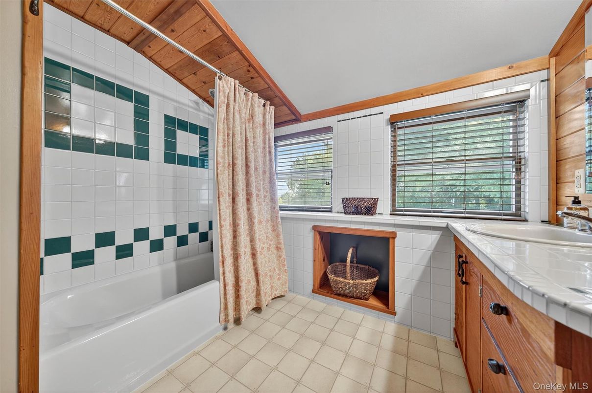 Bathroom, Interior, Tile Countertops
