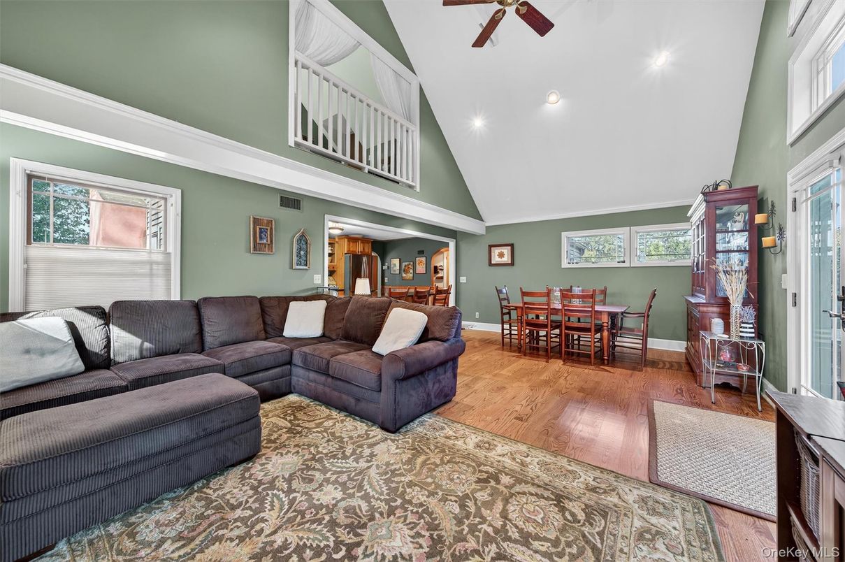 Dining room, Interior, Living room, Recessed Lighting, Wood Texture Flooring