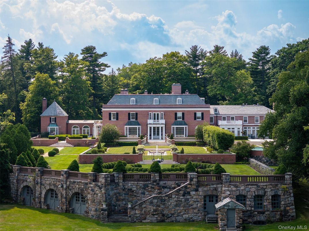 Exterior, Facade, Brick Facade, Georgian